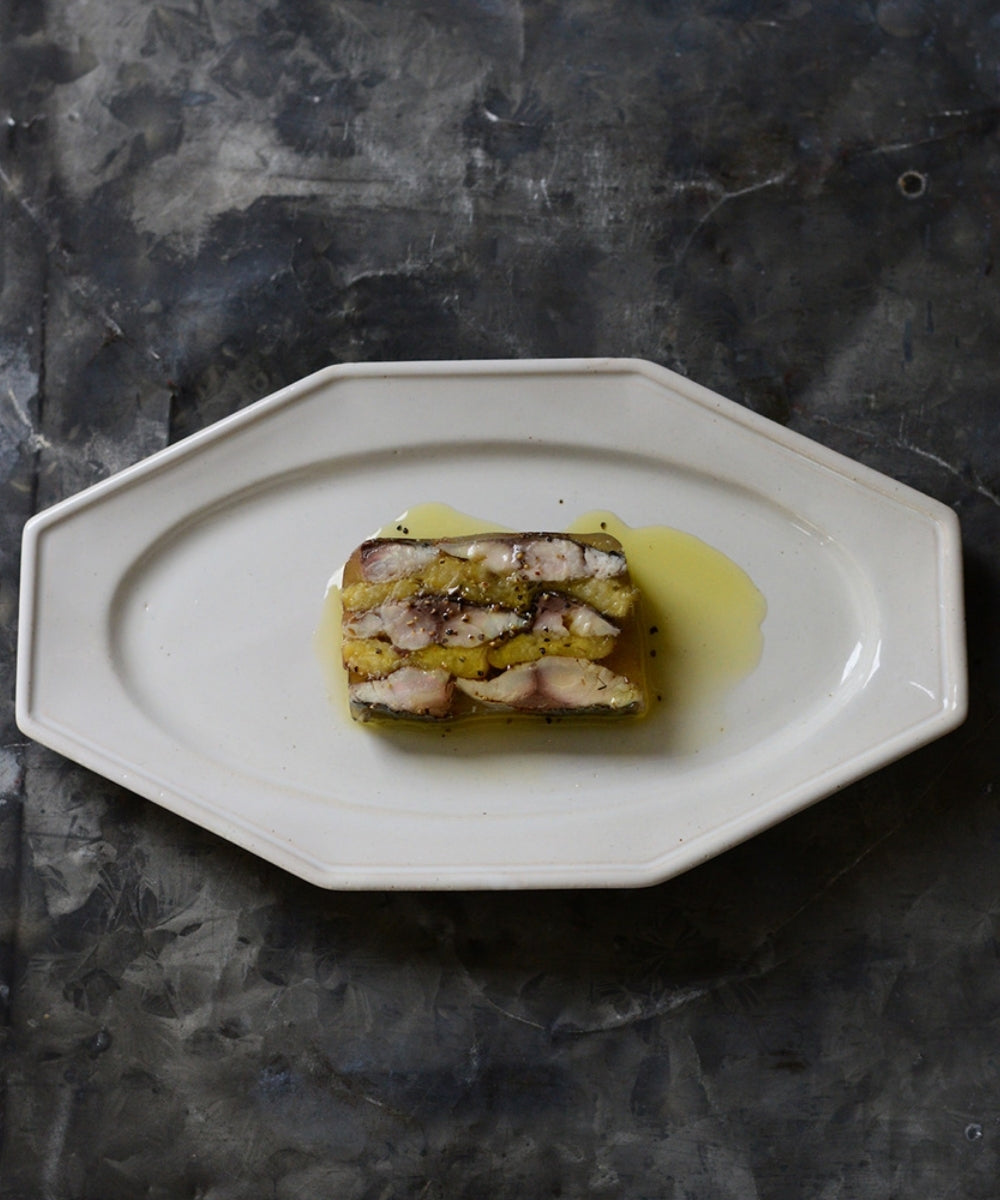 Traiteur Plate L Octagonal White (25 x 14 x 2.5 cm)