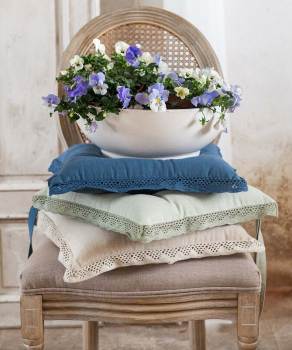 POLIFILLED CHAIR CUSHION WITH LACE