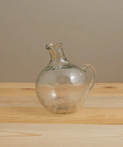 إبريق زجاجي مطروق